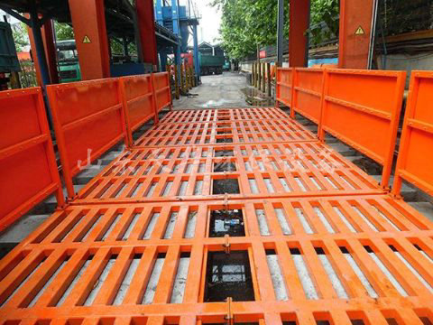 點擊查看詳細(xì)信息<br>標(biāo)題：濟(jì)寧唐口煤礦4X12米煤礦專用洗車機(jī) 閱讀次數(shù)：3685